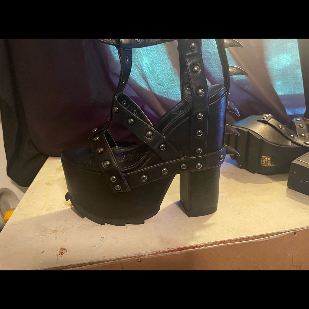 Black heels good condition